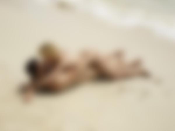Resim # 8 galeriden Ariel ve Alex sahilde seks