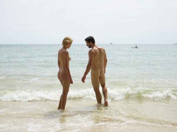 图片 #1 来自画廊 爱丽儿和亚历克斯在海滩上做爱