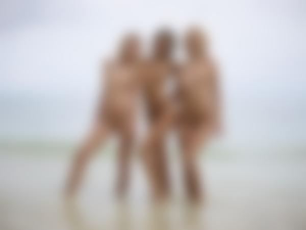Gambar # 8 dari galeri Ariel Marika Melena Maria beach bodies