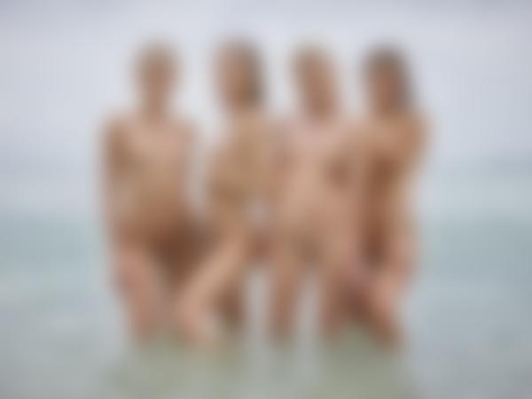 Bilde #11 fra galleriet Ariel, Marika, Melena Maria og Mira nakenstrand