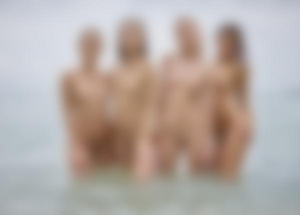 Bilde #10 fra galleriet Ariel, Marika, Melena Maria og Mira nakenstrand