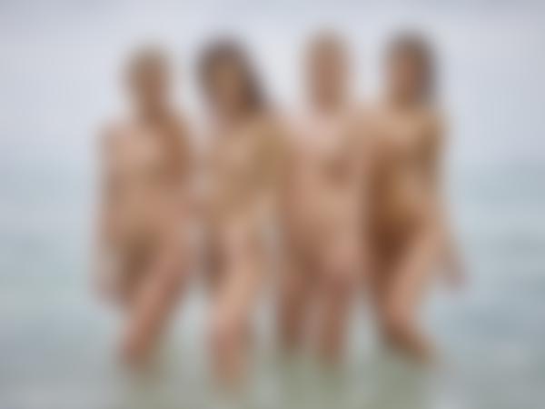 Immagine n.8 dalla galleria Ariel, Marika, Melena Maria e Mira spiaggia nudista