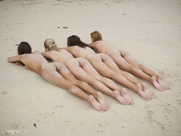 Bild #2 från galleriet Ariel Marika Melena Maria Mira sexiga sandskulpturer