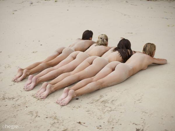Billede #3 fra galleriet Ariel Marika Melena Maria Mira sexede sandskulpturer