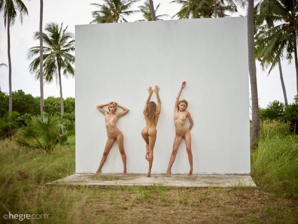 Imagen #7 de la galería Ariel Marika Melena Maria desnuda en la selva