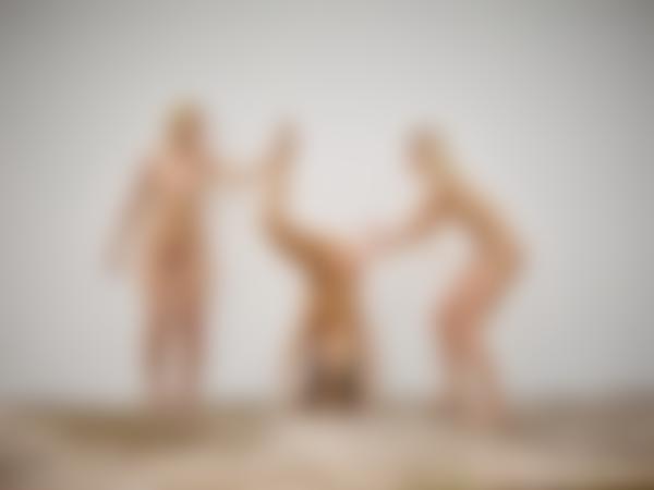 Billede #11 fra galleriet Ariel Marika Melena Maria nøgen i junglen
