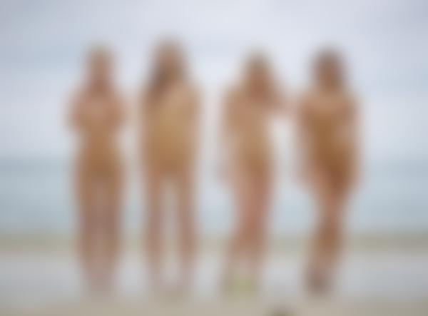 Attēls #11 no galerijas Ariel Marika Mira Melena Marijas pludmales ķermeņi