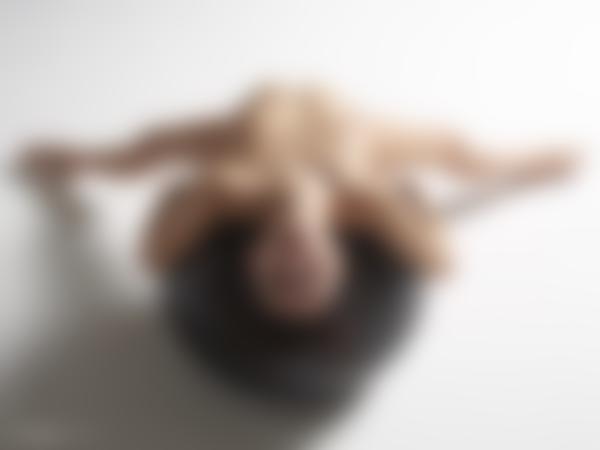 Bild #11 från galleriet Ariel naken träning