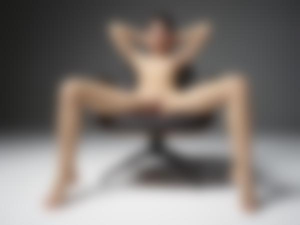 Imagen #9 de la galería Ariel ícono desnudo
