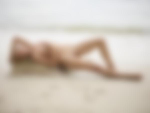 Kuva #8 galleriasta Ariel alastonrunous
