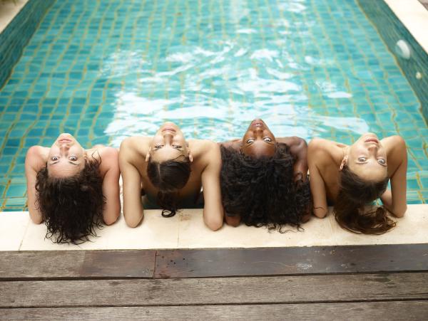 छवि # 3 गैलरी से कैंडिस एंगेली किकी वैलेरी पूल पार्टी