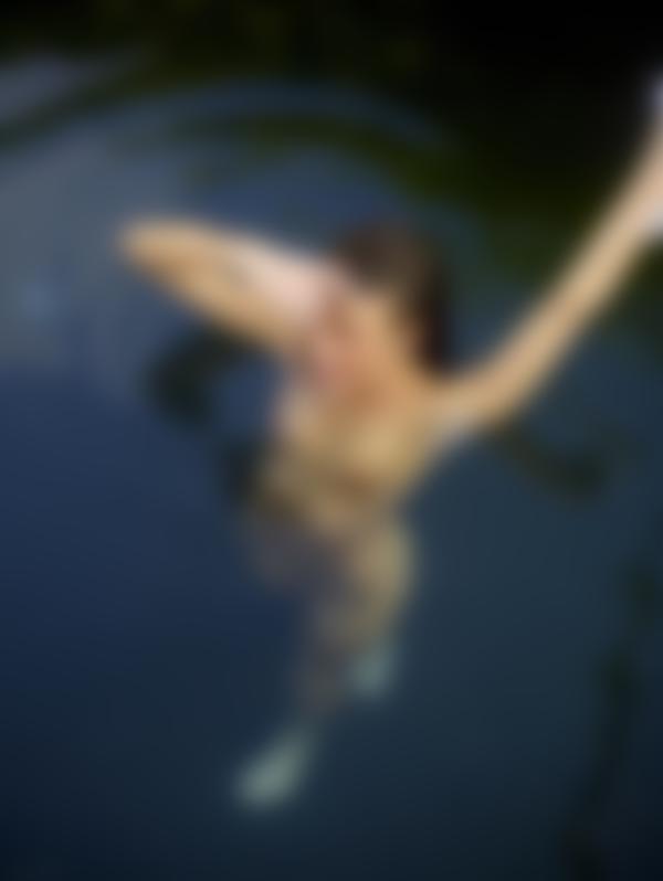 Gambar # 10 dari galeri Cleo White swimsuit Black pool