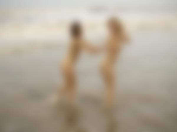 Mynd #10 úr myndasafninu Clover og Natalia A Black beach Bali
