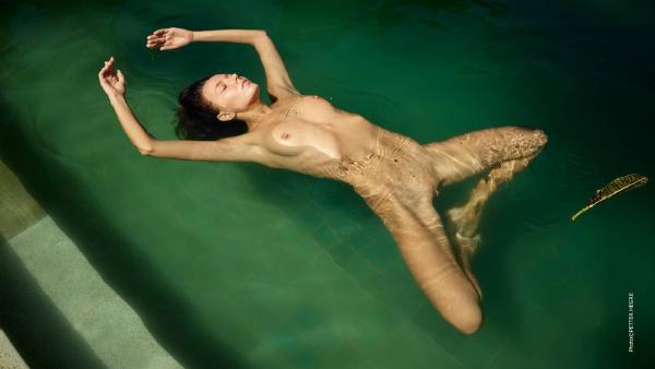 Clover naked pool art