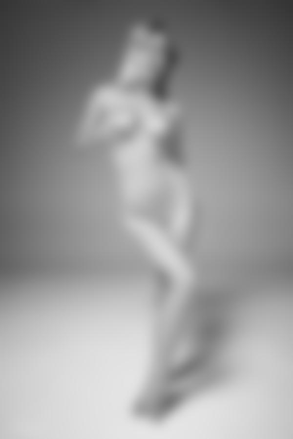 Attēls #9 no galerijas Darina L skaistule melnā un baltā krāsā