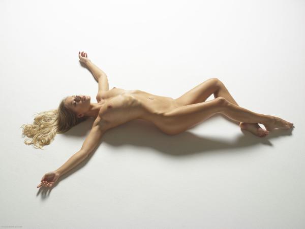 Bild #1 aus der Galerie Darina L Körperlandschaften
