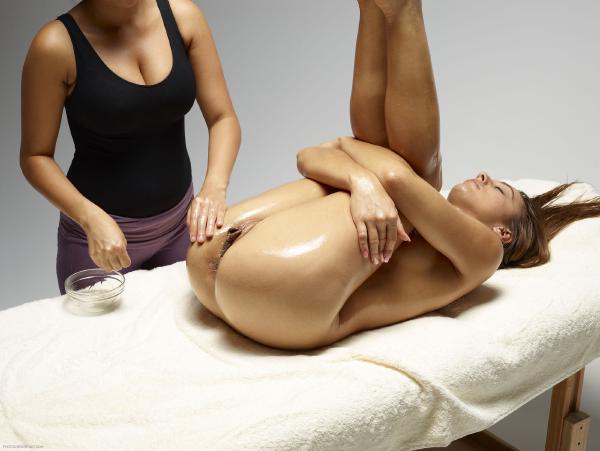 Bild #2 från galleriet Dominika C lush labia massage