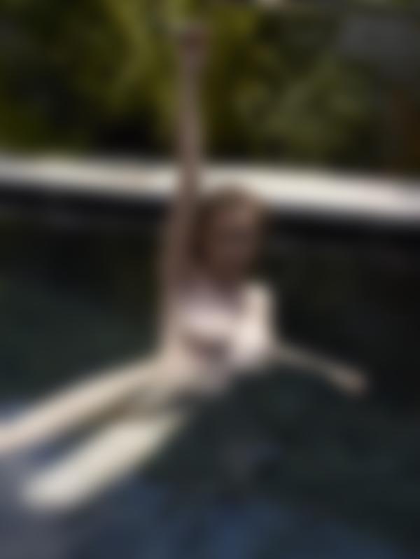 Immagine n.8 dalla galleria Emily piscina nera