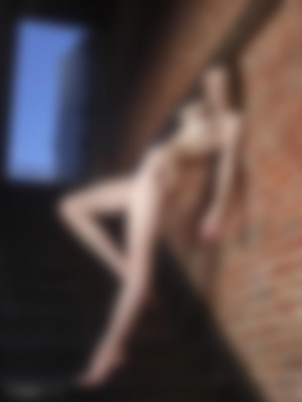 Kuva #8 galleriasta Emily sähköiset alastonkuvat