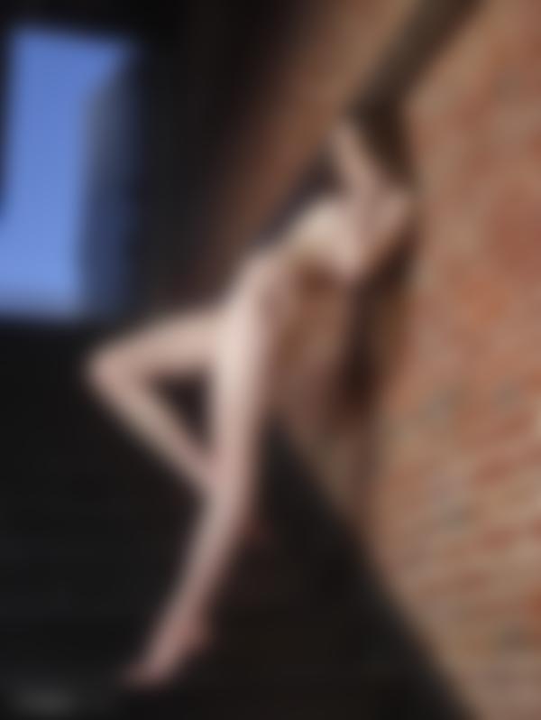 Kuva #9 galleriasta Emily sähköiset alastonkuvat