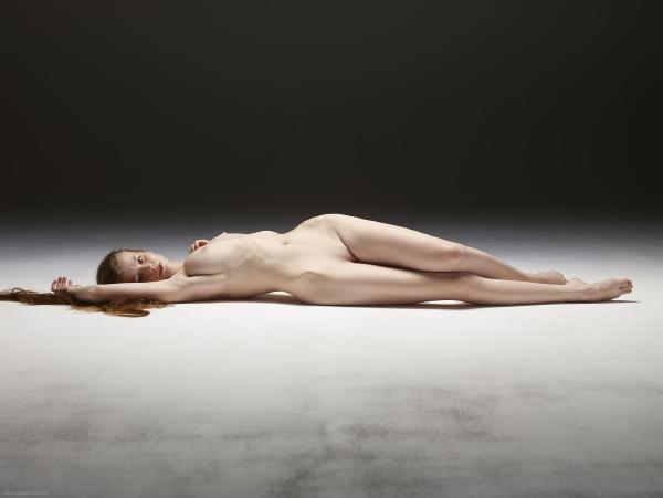 Kuva #4 galleriasta Emilyn poikkeuksellinen kroppa