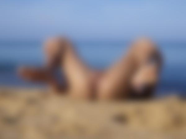 Image #10 from the gallery Jessa beach exhibitionist