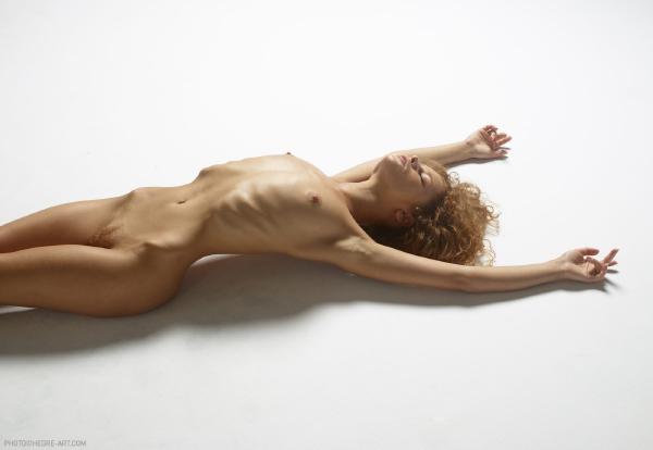 Image #2 from the gallery Julia nude figures