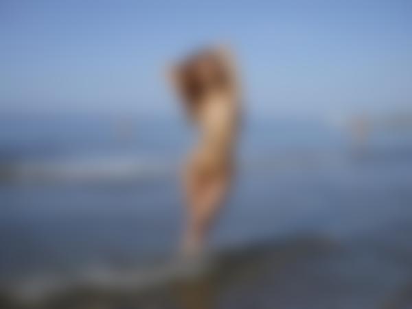 Kuva #11 galleriasta Julia julkinen alastomuus