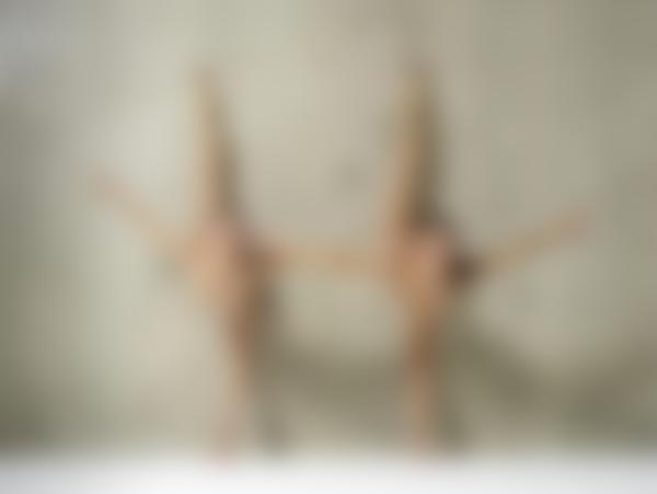 Gambar # 8 dari galeri Julietta and Magdalena acrobatic art