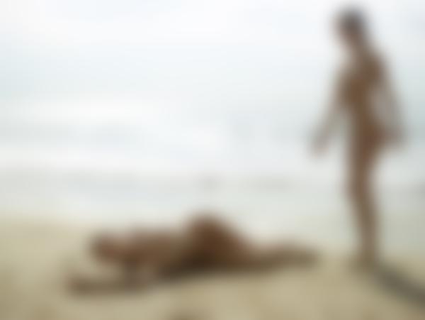 Resim # 11 galeriden Julietta ve Magdalena'nın sahildeki cesetleri