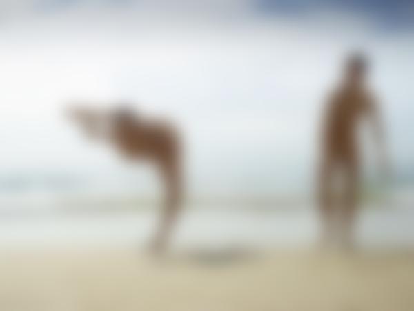 Imagen #8 de la galería Julietta y Magdalena contorsiones en la playa