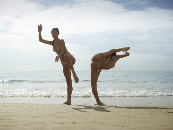 Gambar # 4 dari galeri Julietta and Magdalena flexi beach bodies