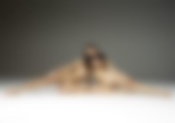 Kuva #11 galleriasta Julietta ja Magdalena synkronoivat ruumiita