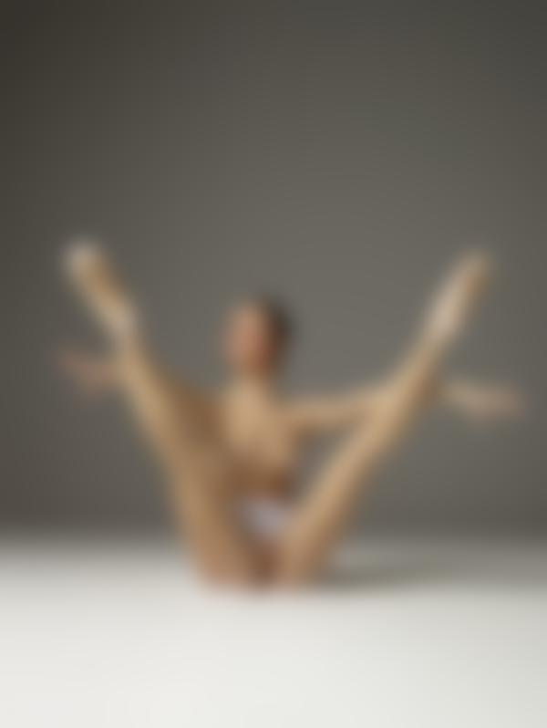 Bild #8 från galleriet Julietta sexig stretching