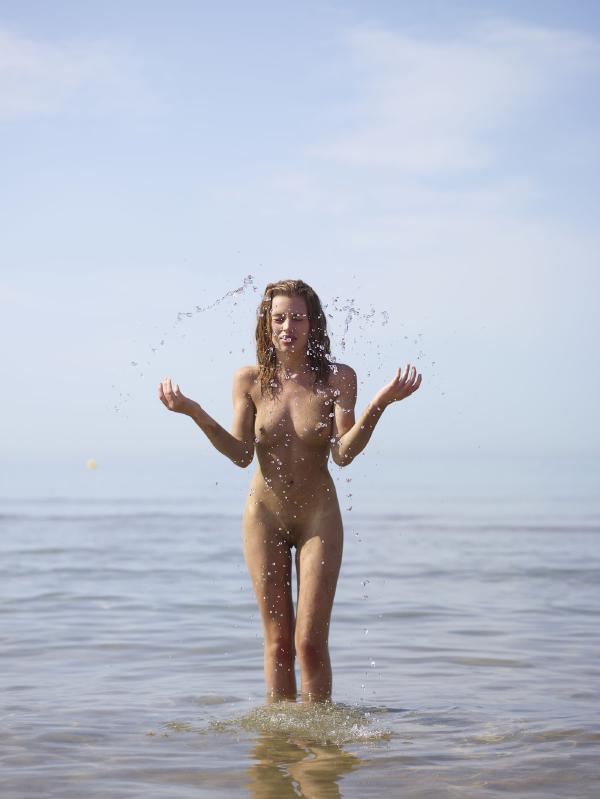 Image #2 from the gallery Katia wet summer