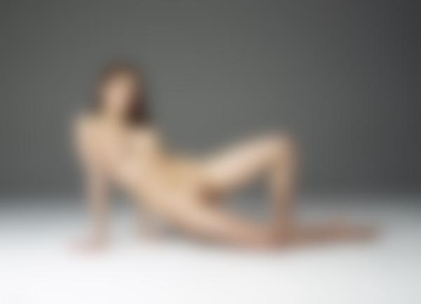 Kuva #10 galleriasta Kloen ensimmäiset alastonkuvat