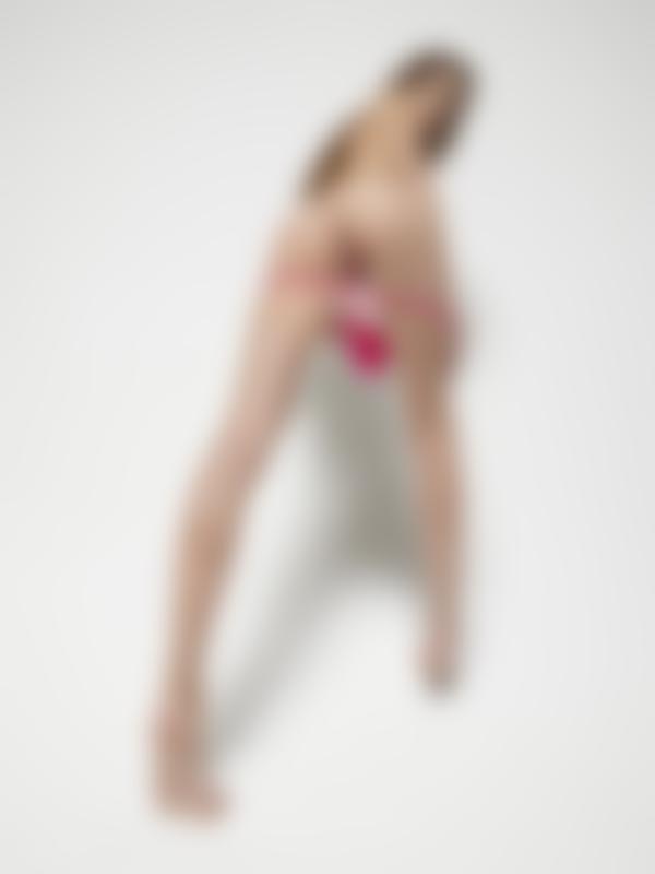 Resim # 10 galeriden Leona seksi bikinili kız