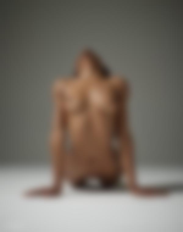 Immagine n.10 dalla galleria Loli K modella nuda per la prima volta