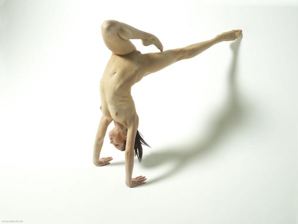 Bild #7 från galleriet Magdalena erotisk akrobat