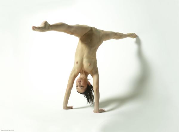 Bild #4 aus der Galerie Magdalena Erotische Akrobatin