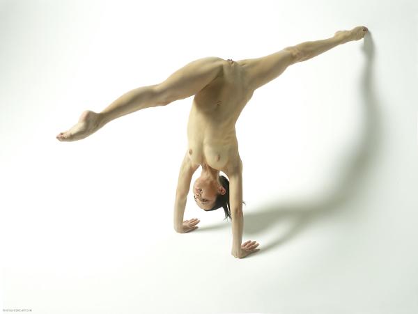 Kuva #6 galleriasta Magdalena eroottinen akrobaatti