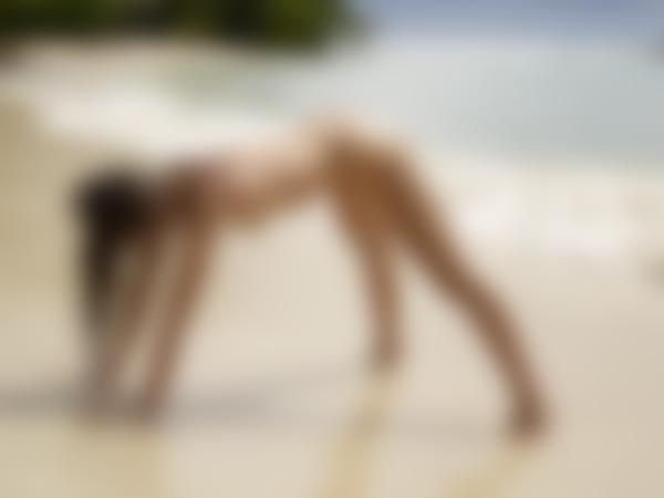 Bild #9 från galleriet Mira beach nakenbilder