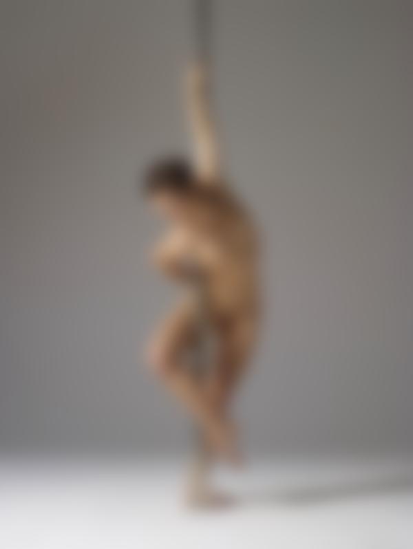 Bild #8 från galleriet Mya naken poledance