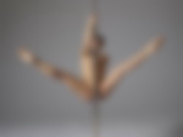 Image n° 10 de la galerie Mya pole dancer