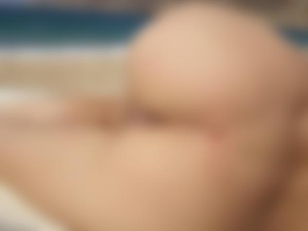Immagine n.10 dalla galleria Natalia Una spiaggia nudista di Santorini