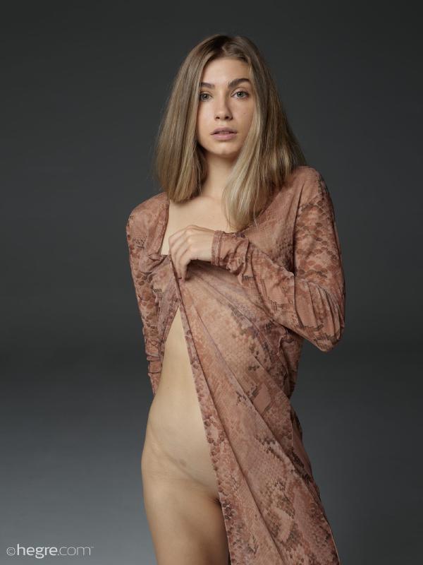 Εικόνα # 1 από τη συλλογή Οκτωβριανά γυμνά μόδας