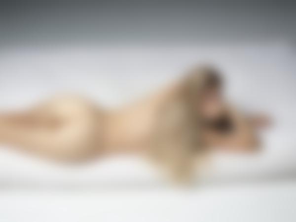 Resim # 9 galeriden October nude model