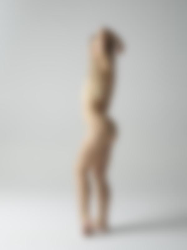 Immagine n.11 dalla galleria Ottobre semplici nudi